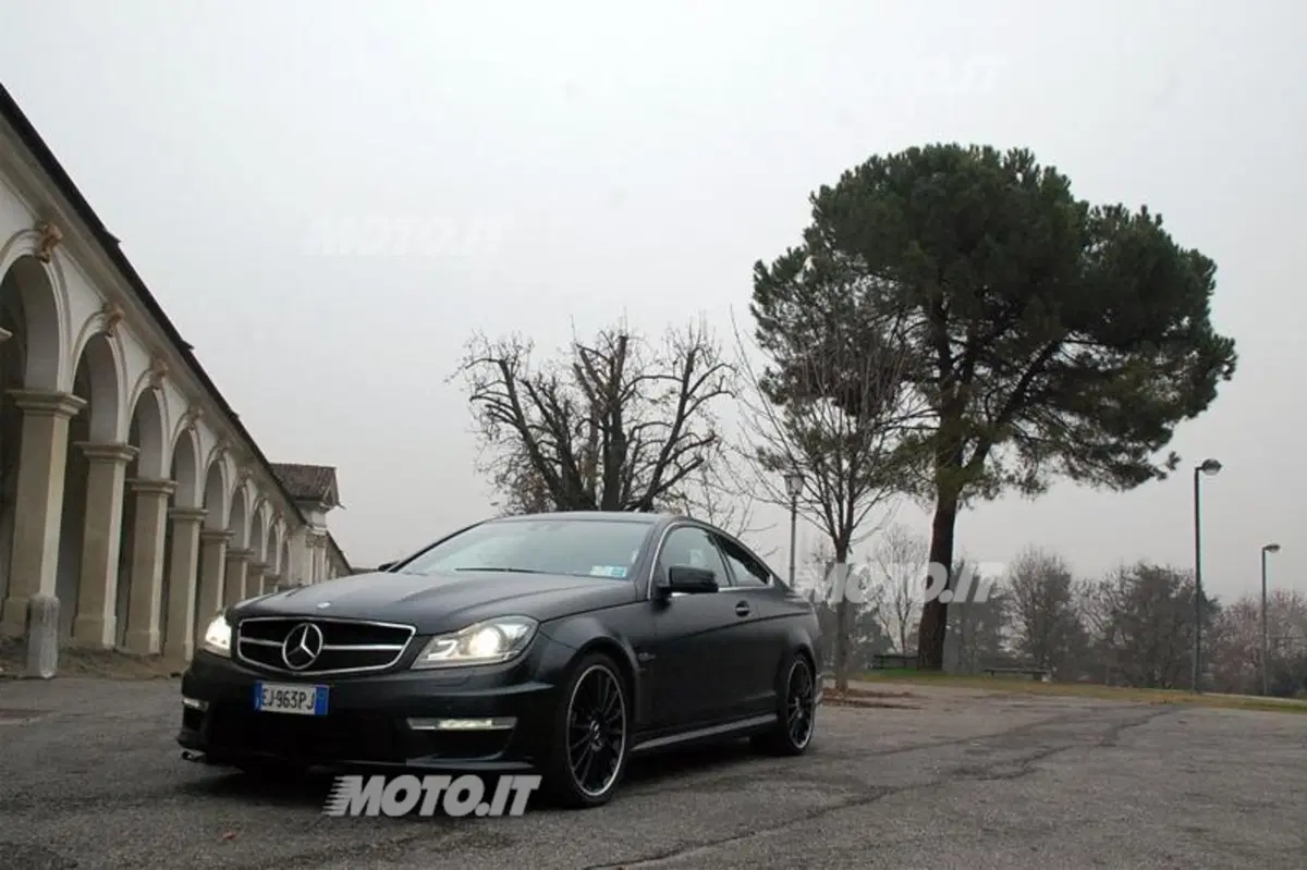 Mercedes-Benz C63 AMG Coupé (21)