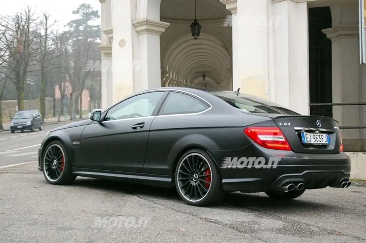 Mercedes-Benz C63 AMG Coupé (22)