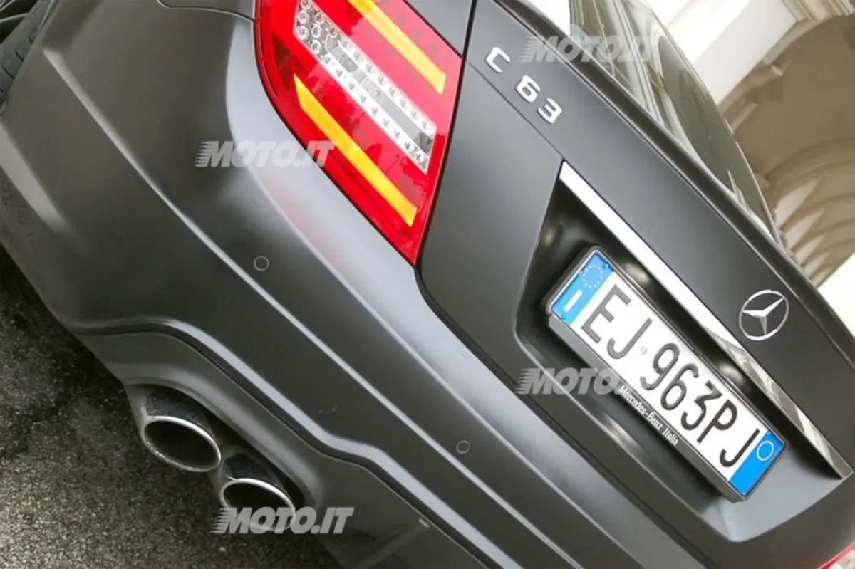 Mercedes-Benz C63 AMG Coupé (25)
