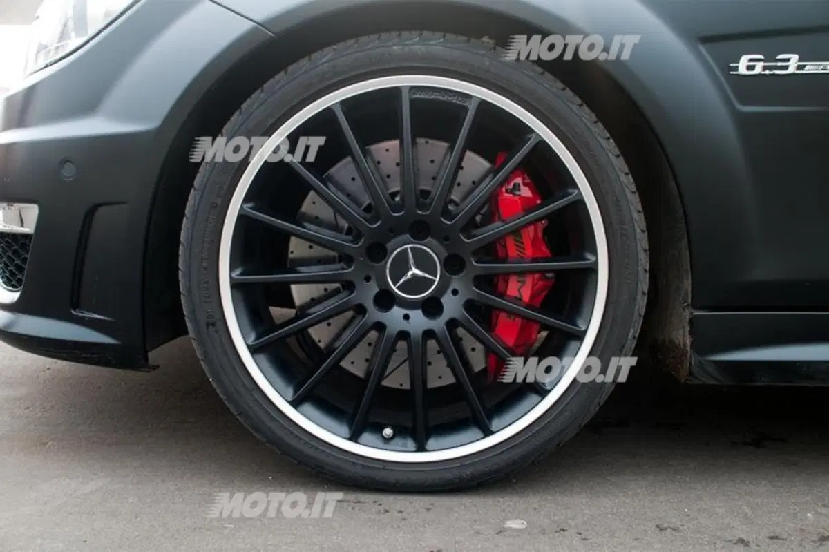 Mercedes-Benz C63 AMG Coupé (27)