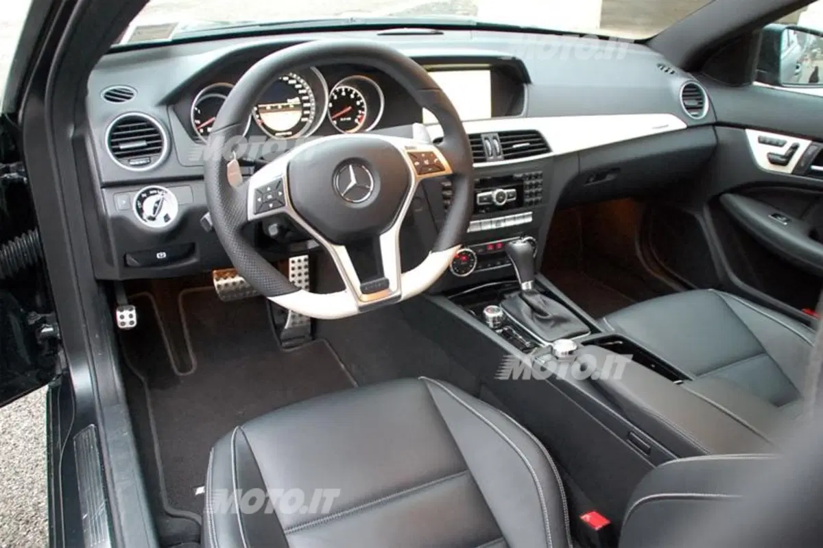 Mercedes-Benz C63 AMG Coupé (33)