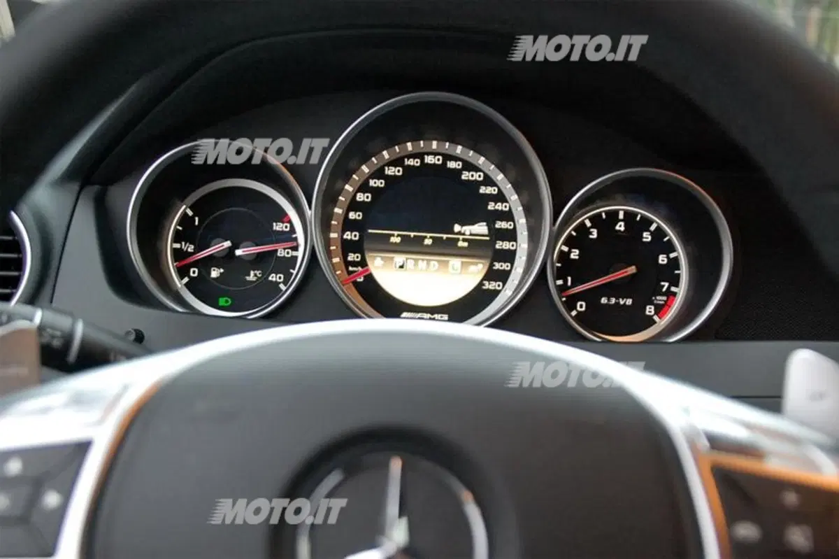 Mercedes-Benz C63 AMG Coupé (35)