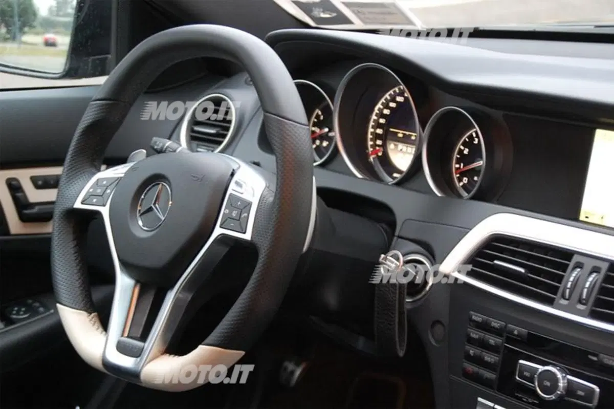 Mercedes-Benz C63 AMG Coupé (36)