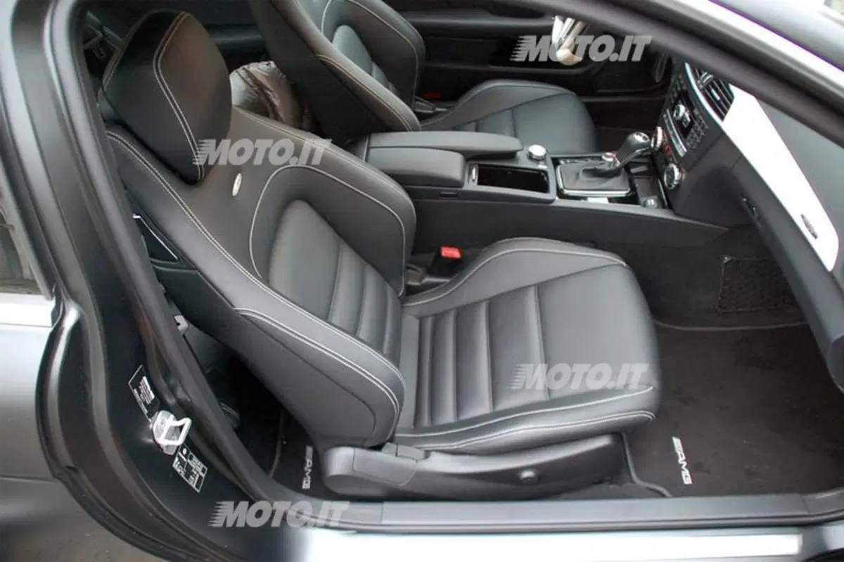 Mercedes-Benz C63 AMG Coupé (40)