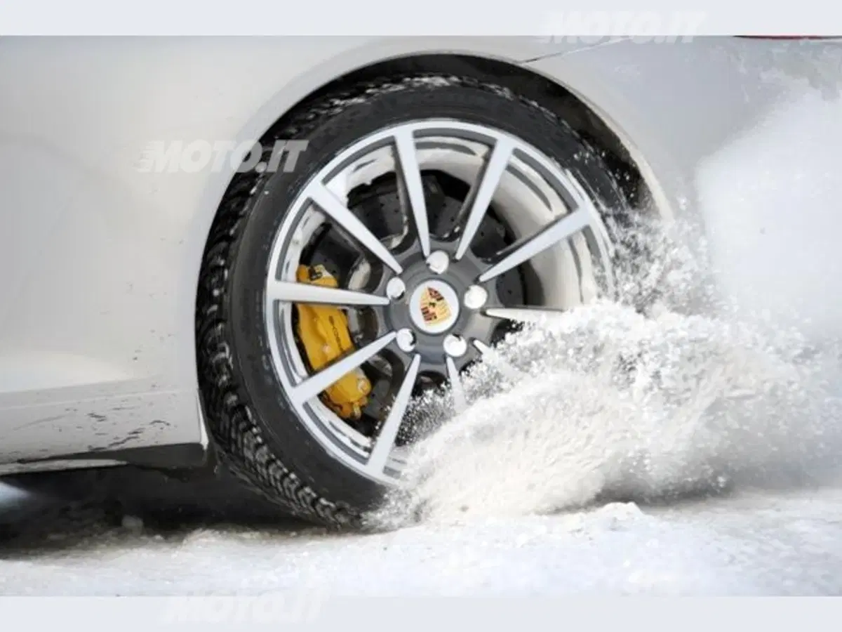 Porsche 911: «piacevole anche in inverno» (16)