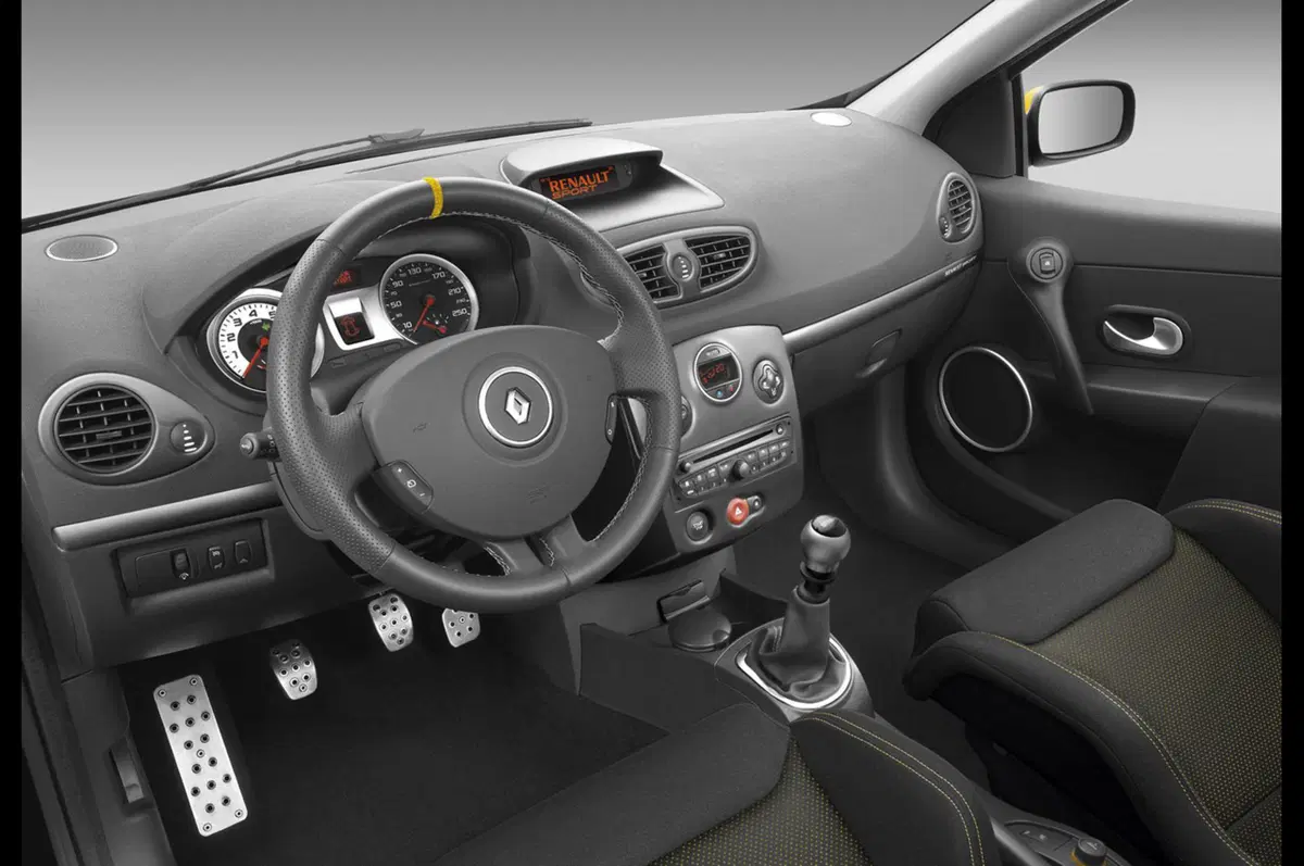 Renault Clio RS Red Bull Racing RB7 (5)