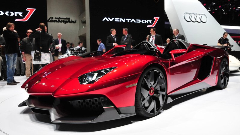 La  Lamborghini Aventador J conquista il web