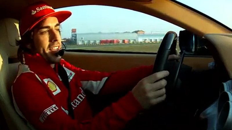Ferrari F12berlinetta Alonso e Massa la collaudano a Fiorano - Video