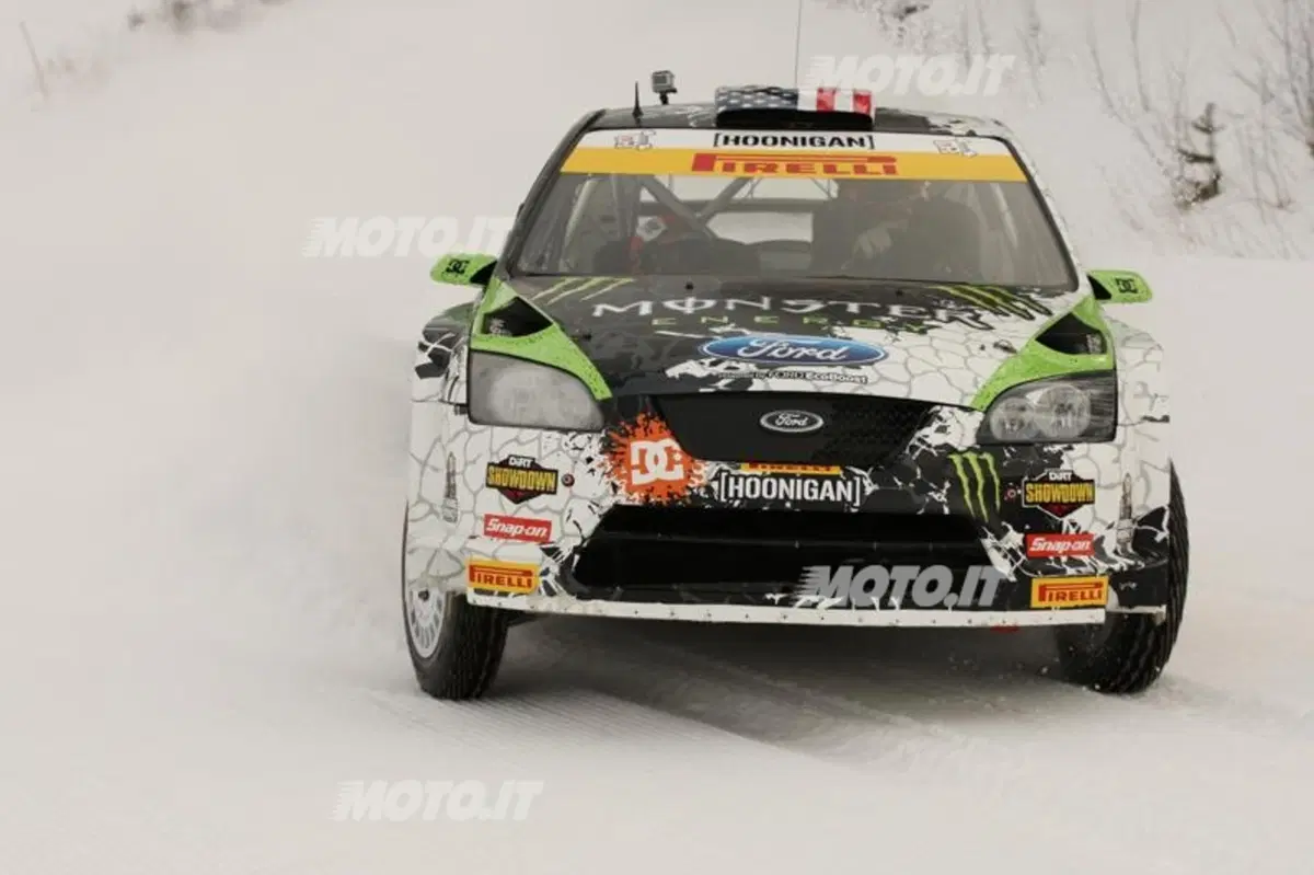 Live: neve e bosco, di traverso, con Ken Block...