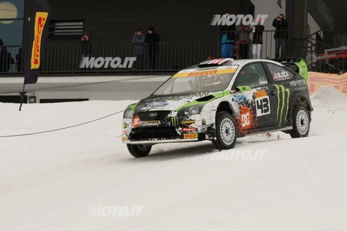 Live: neve e bosco, di traverso, con Ken Block... (7)