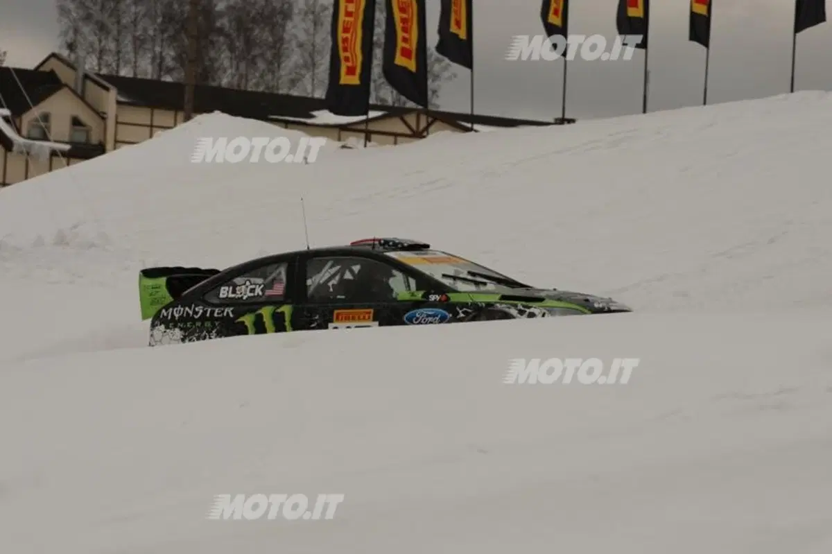 Live: neve e bosco, di traverso, con Ken Block... (8)