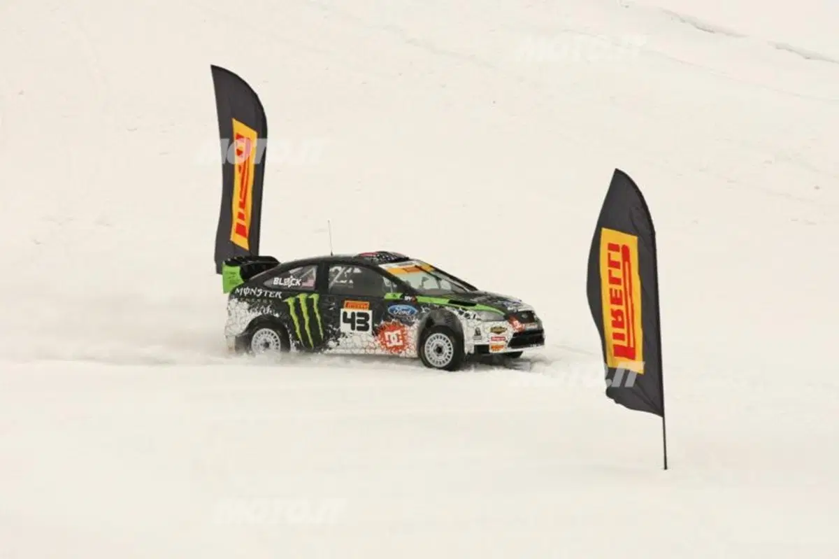 Live: neve e bosco, di traverso, con Ken Block... (10)