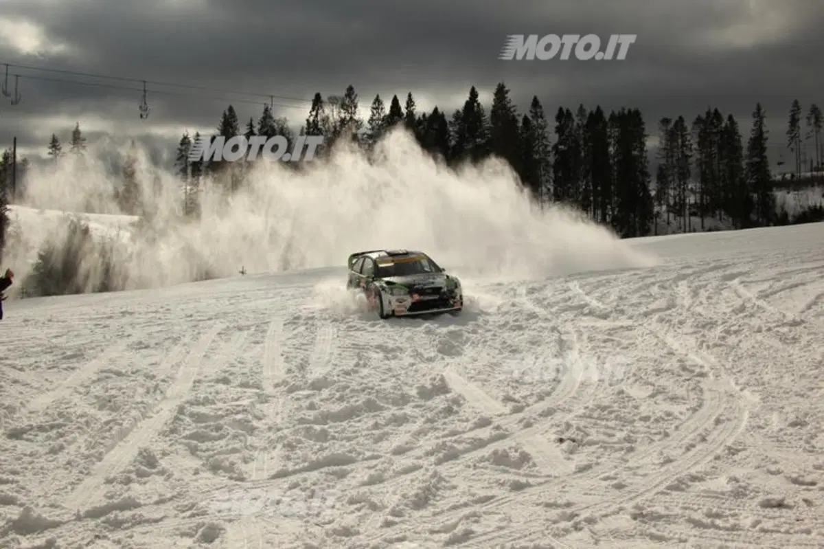 Live: neve e bosco, di traverso, con Ken Block... (11)