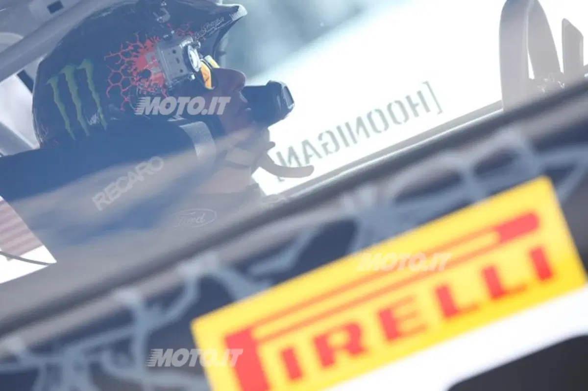 Live: neve e bosco, di traverso, con Ken Block... (12)