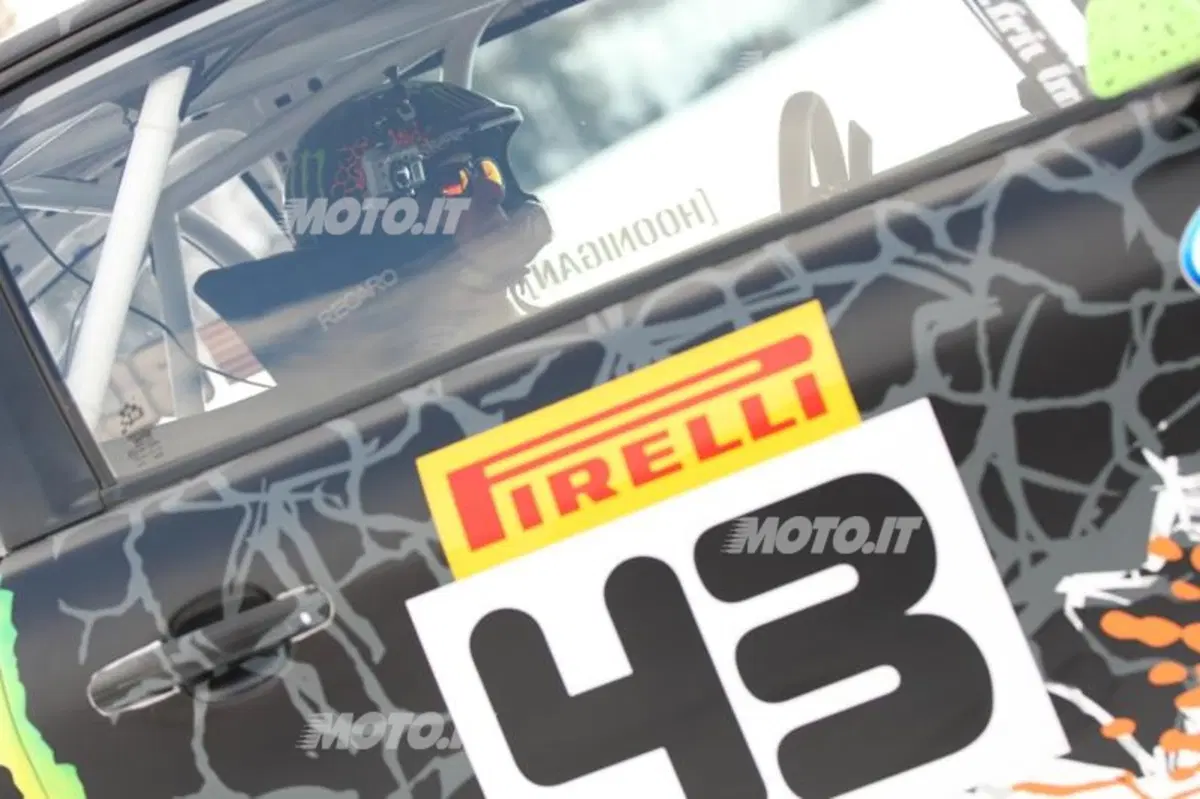 Live: neve e bosco, di traverso, con Ken Block... (13)