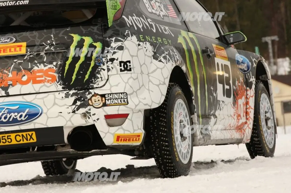 Live: neve e bosco, di traverso, con Ken Block... (24)