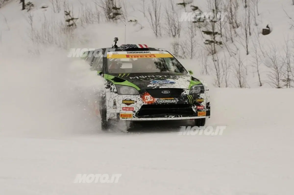 Live: neve e bosco, di traverso, con Ken Block... (26)