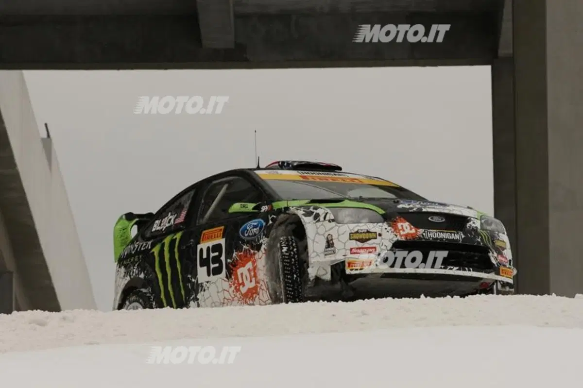 Live: neve e bosco, di traverso, con Ken Block... (27)
