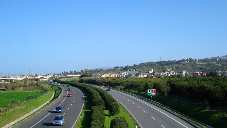 Guida in autostrada col foglio rosa: decreto al vaglio del Senato