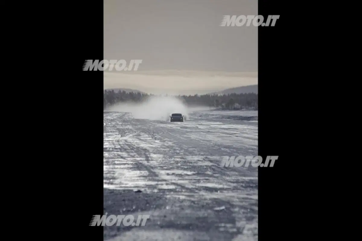 Metropolia E-RA: prima elettrica a 251 km/h su ghiaccio (10)