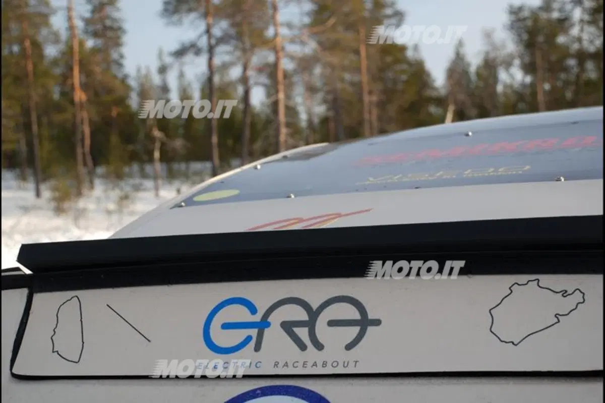 Metropolia E-RA: prima elettrica a 251 km/h su ghiaccio (17)