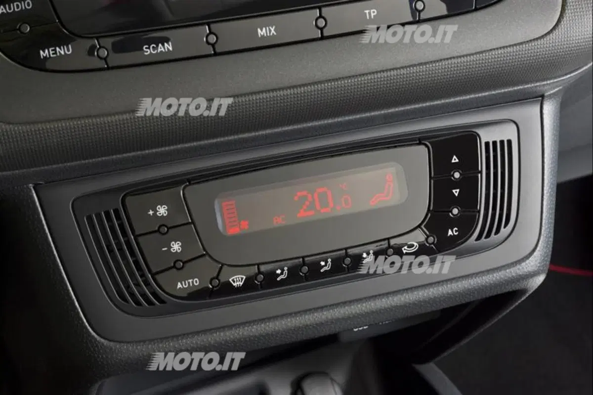 Algersuari presenta la nuova Seat Ibiza (32)