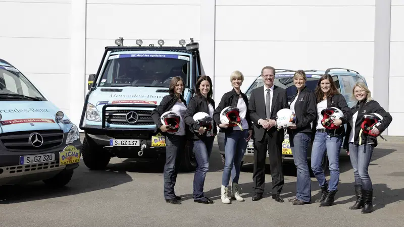 Le dipendenti Daimler per la terza volta al rally "A&iuml;cha des Gazelles"