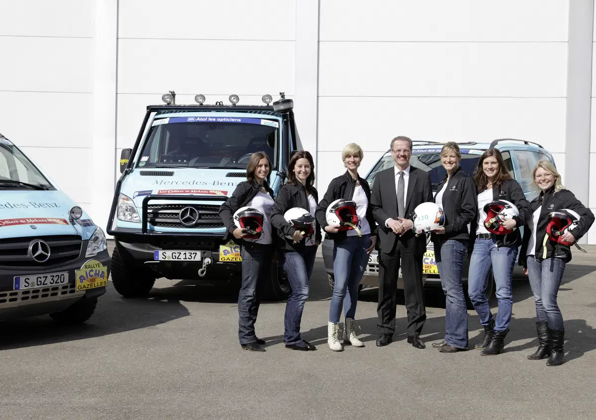 Le dipendenti Daimler per la terza volta al rally "A&iuml;cha des Gazelles"