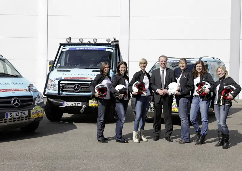 Le dipendenti Daimler per la terza volta al rally "A&iuml;cha des Gazelles"