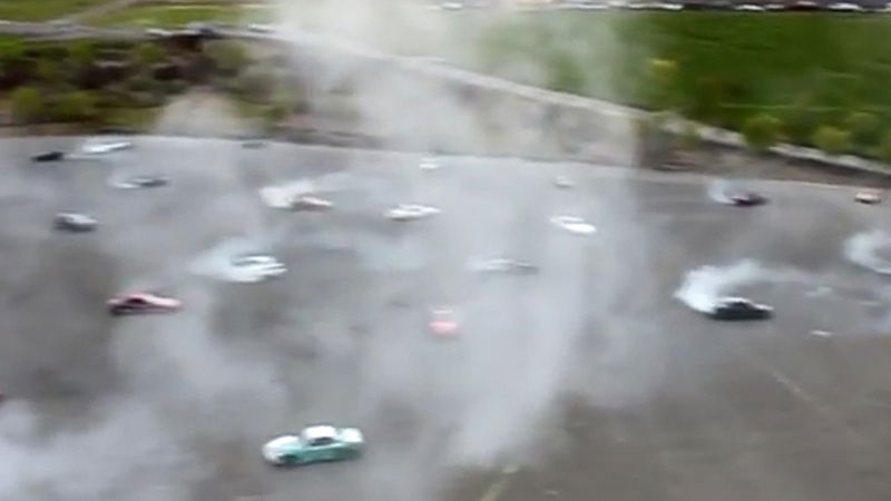 Guinness World Record: 75 auto in drifting all&#039;Infineon Raceway - Video