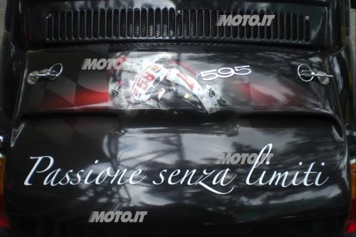 Una Abarth 595 d'epoca ricorda Marco Simoncelli (6)
