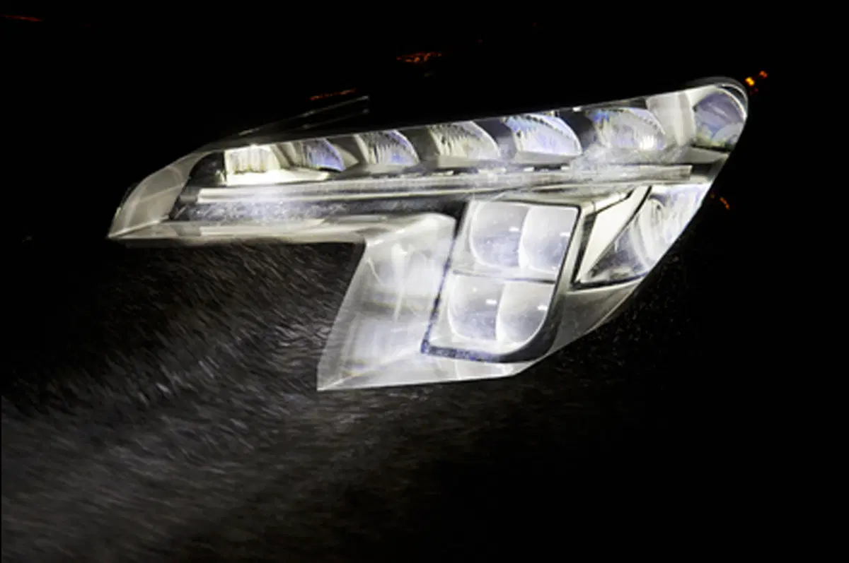 Opel: allo sviluppo i fari intelligenti a matrice