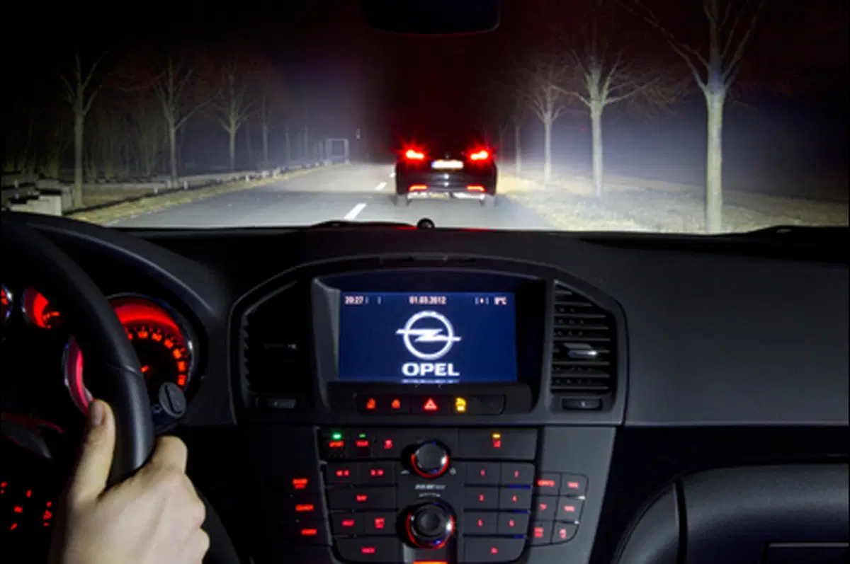 Opel: allo sviluppo i fari intelligenti a matrice (7)