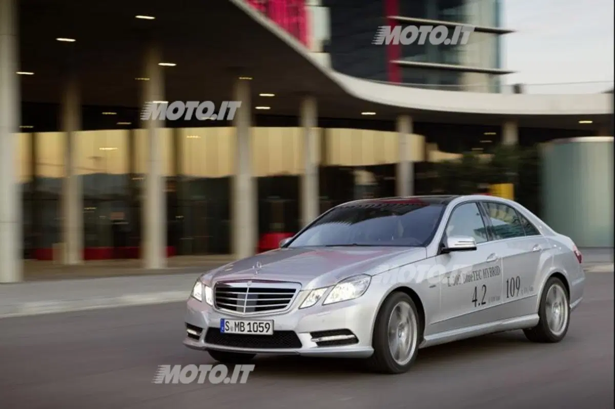 Mercedes-Benz Classe E BlueTEC HYBRID: listino prezzi