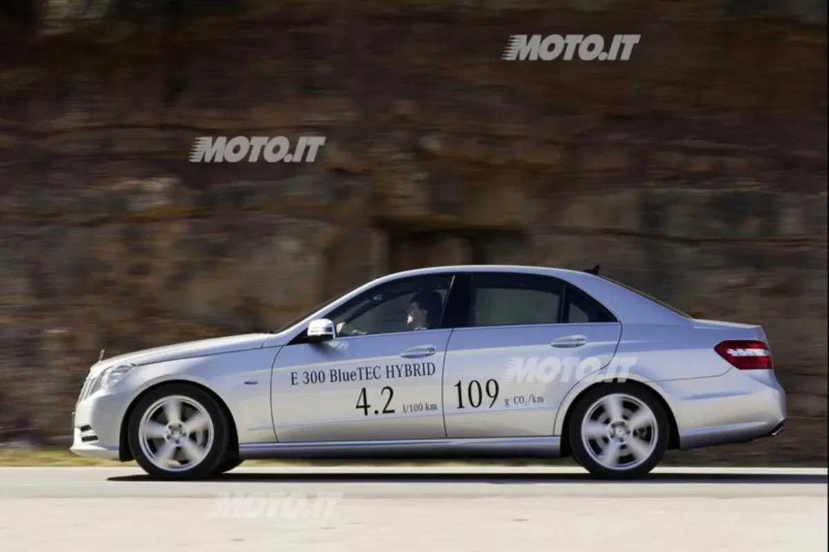 Mercedes-Benz Classe E BlueTEC HYBRID: listino prezzi (3)