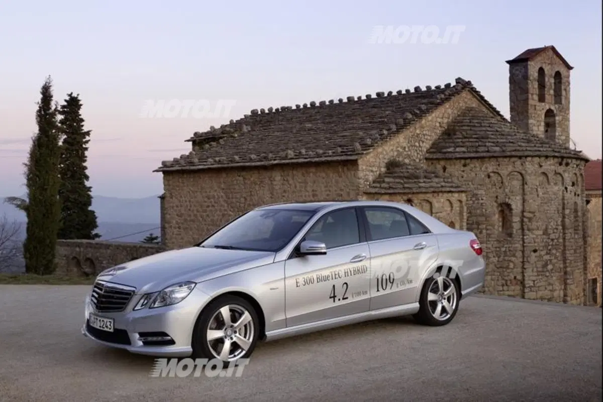 Mercedes-Benz Classe E BlueTEC HYBRID: listino prezzi (6)