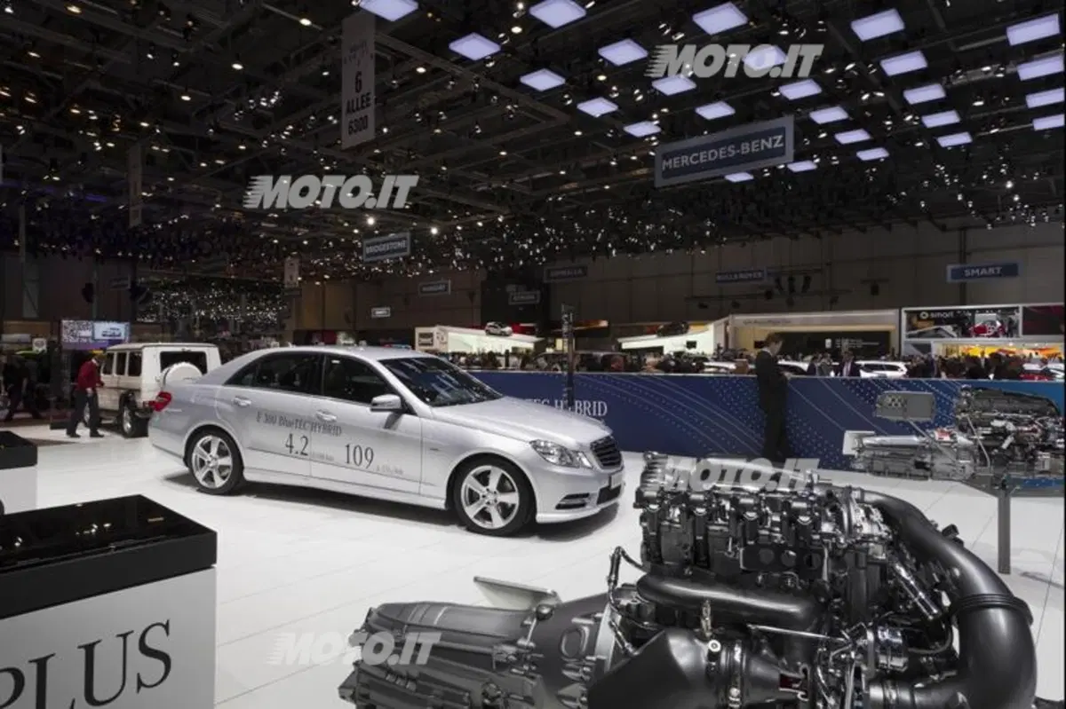 Mercedes-Benz Classe E BlueTEC HYBRID: listino prezzi (7)