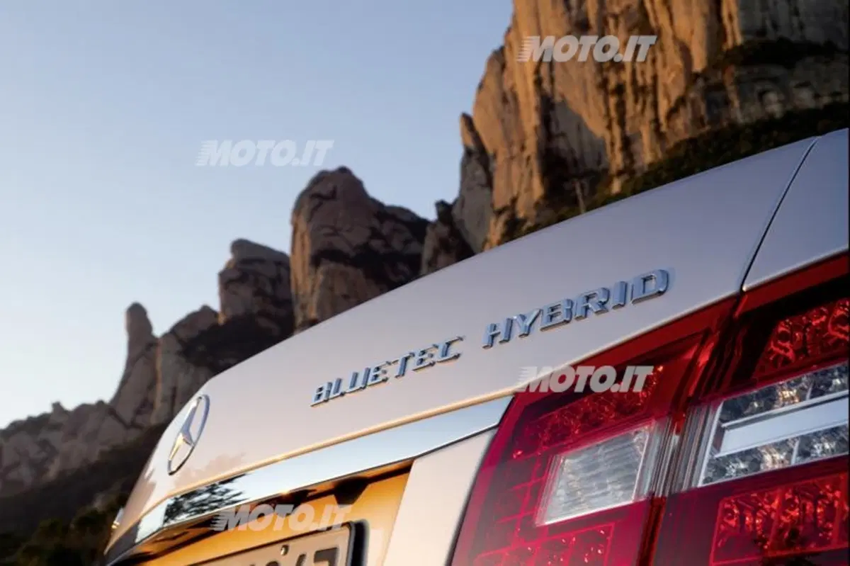 Mercedes-Benz Classe E BlueTEC HYBRID: listino prezzi (8)