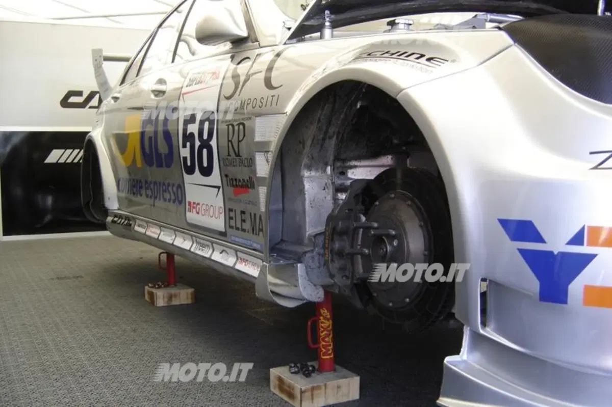 International Superstars: esordio vincente per Liuzzi su Mercedes-AMG (8)