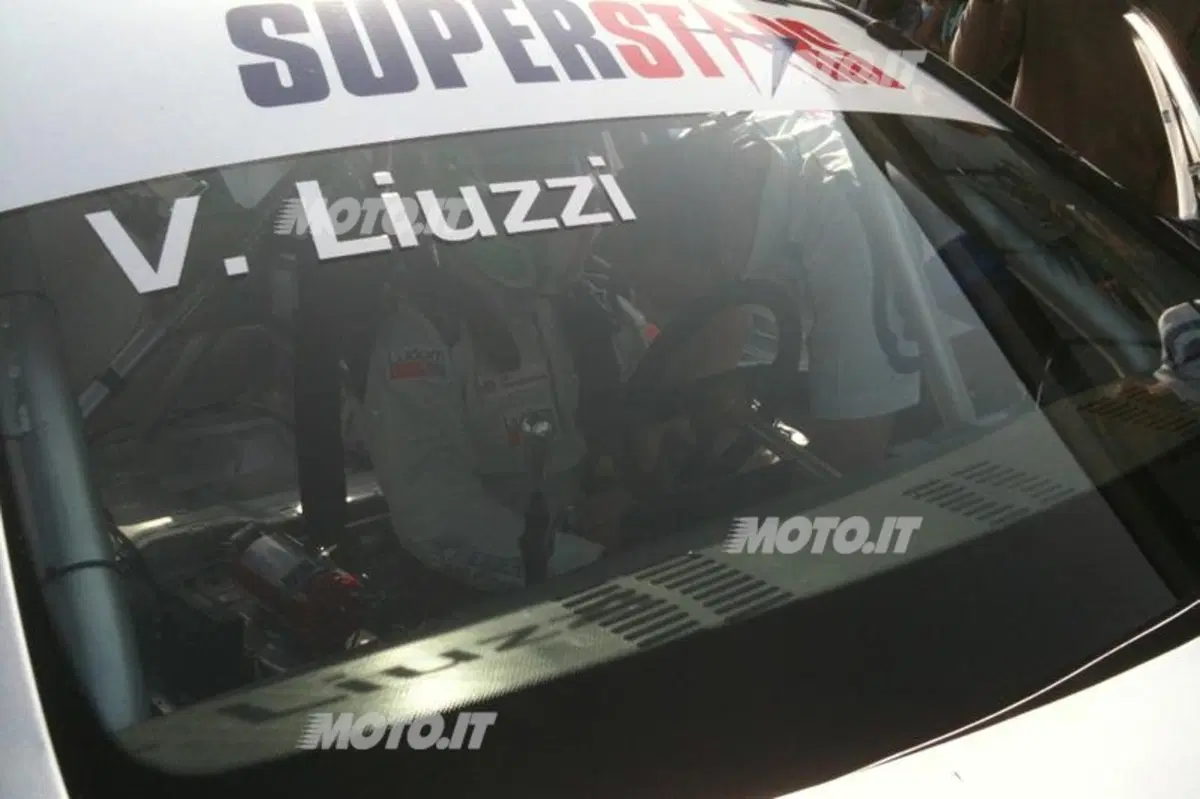 International Superstars: esordio vincente per Liuzzi su Mercedes-AMG (13)