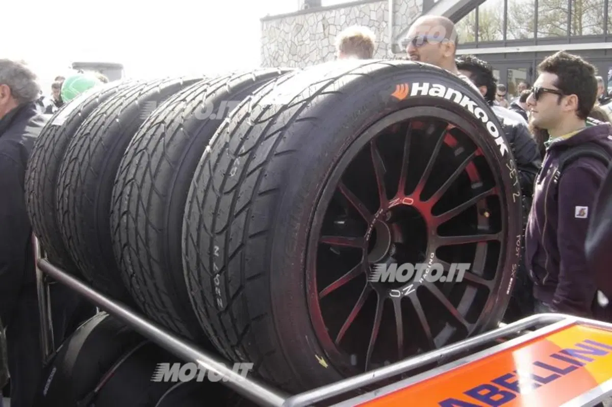 International Superstars: esordio vincente per Liuzzi su Mercedes-AMG (34)