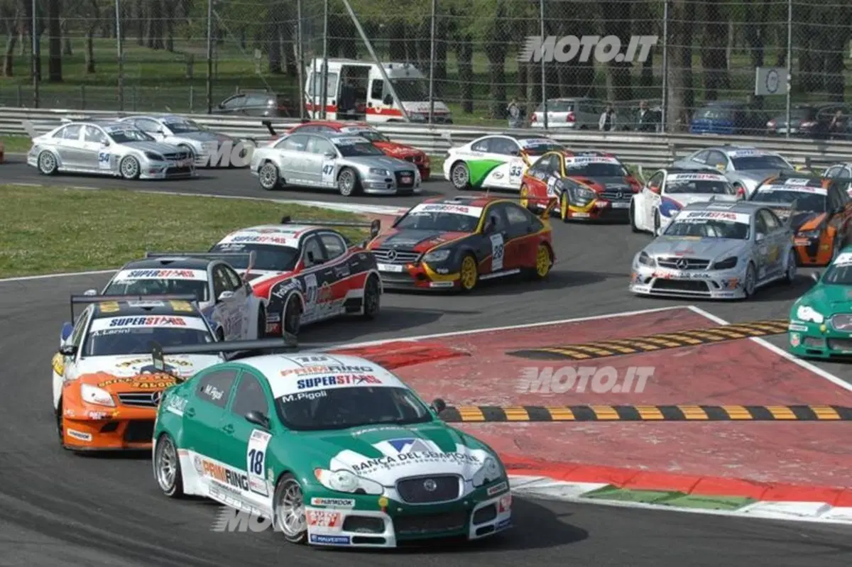 International Superstars: esordio vincente per Liuzzi su Mercedes-AMG (40)