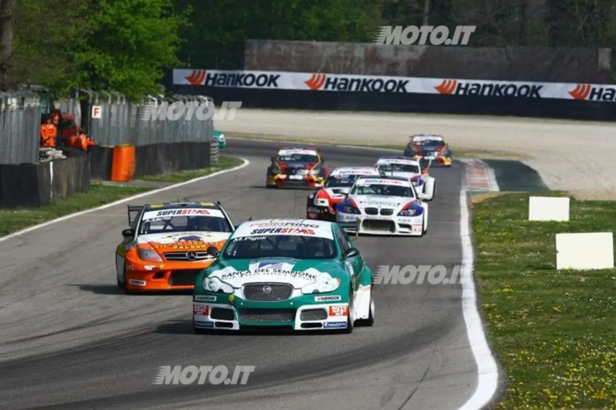 International Superstars: esordio vincente per Liuzzi su Mercedes-AMG (41)