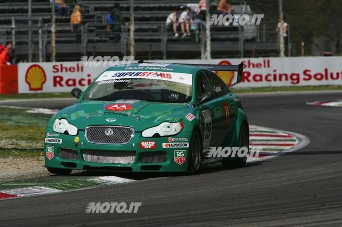 International Superstars: esordio vincente per Liuzzi su Mercedes-AMG (44)