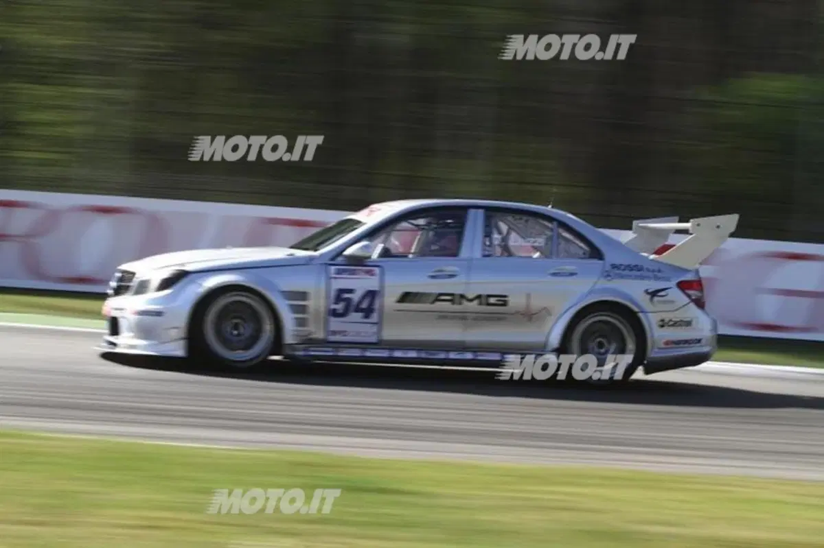 International Superstars: esordio vincente per Liuzzi su Mercedes-AMG (47)