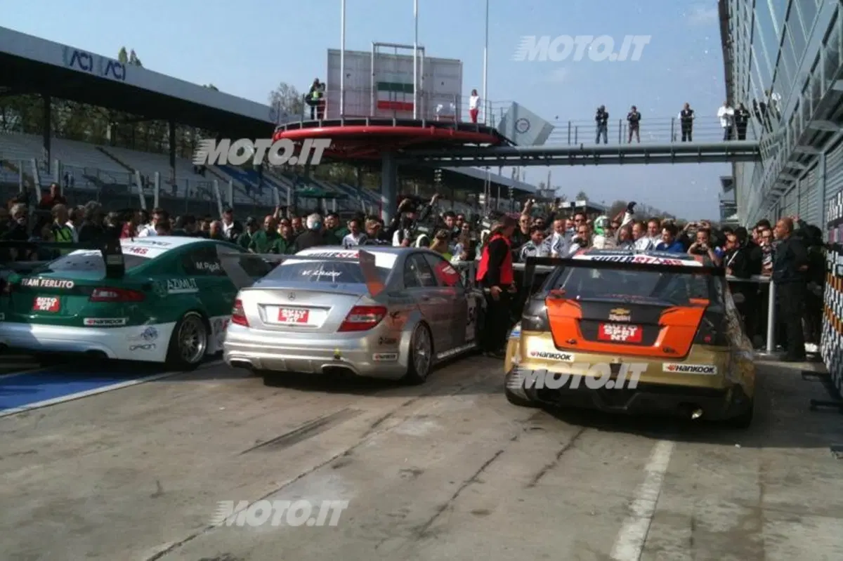 International Superstars: esordio vincente per Liuzzi su Mercedes-AMG (56)