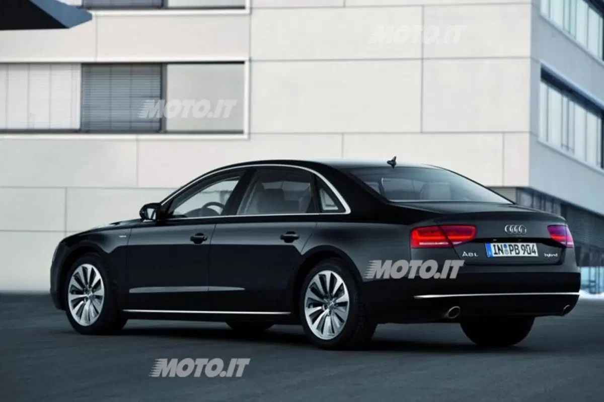 Audi A8 Hybrid: listino prezzi (3)