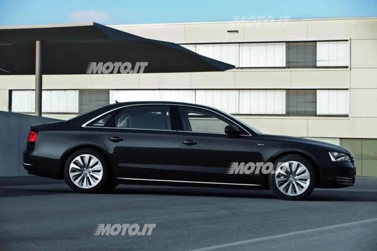 Audi A8 Hybrid: listino prezzi (5)