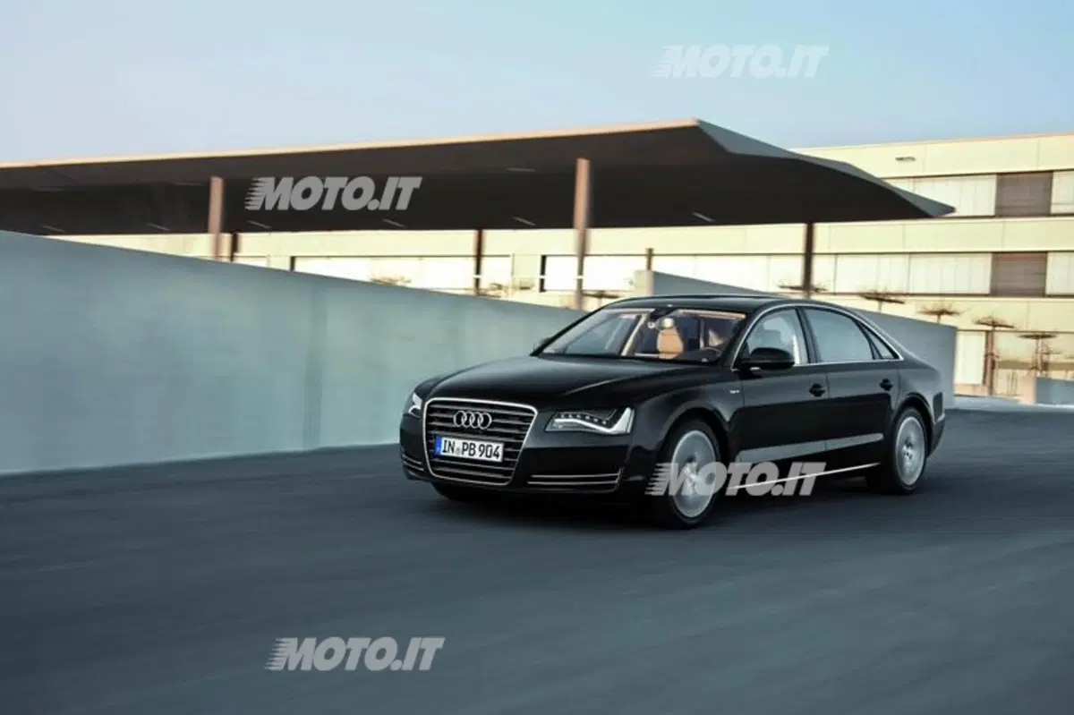 Audi A8 Hybrid: listino prezzi (6)
