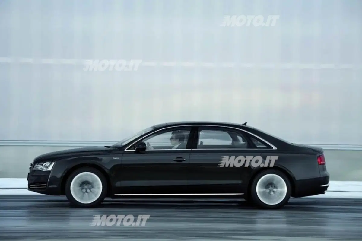 Audi A8 Hybrid: listino prezzi (7)